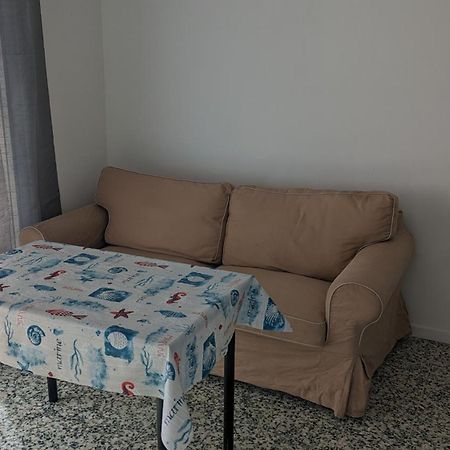 Studio Avec Coin Nuit, 100 M De La Mer Le Lavandou Extérieur photo